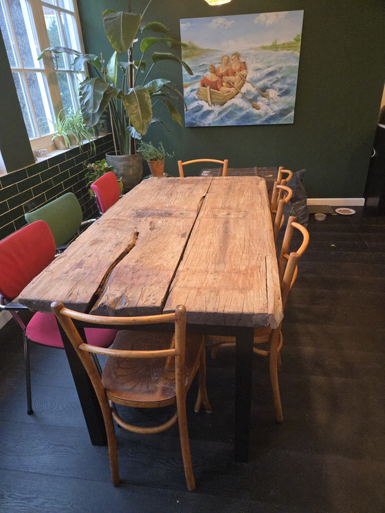 Image 1 of Table en bois unique fabriquée à partir d'une ancienne porte en Inde 173×93×78.