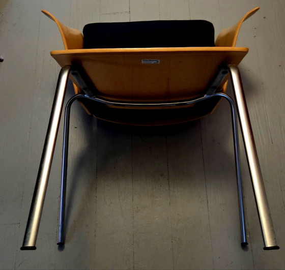 Four chairs by designer Fritz Hansen from Denmark. – Dining chairs, Textile, Wood (photo 5 of 8)