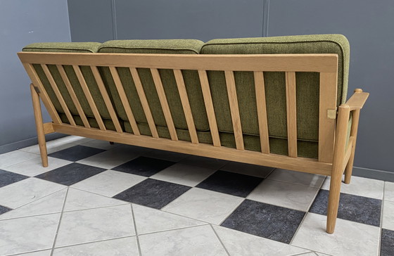 Image 1 of divano a 3 posti in tessuto verde e legno 1960