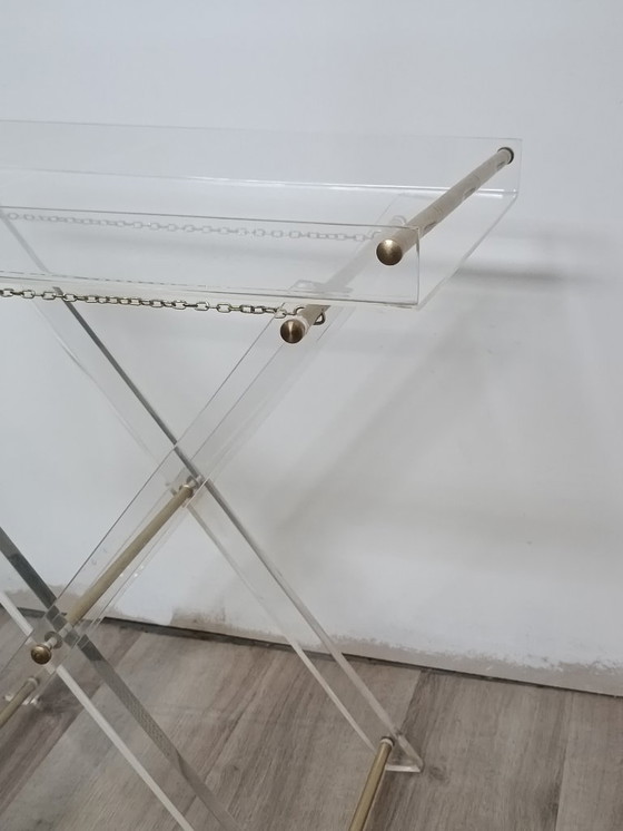 Image 1 of Table pliante avec plateau plexiglas laiton 1970s
