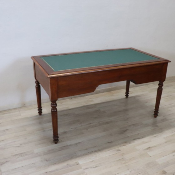 Image 1 of Antiek bureau van walnotenhout, Italië, midden 19e eeuw, gerestaureerd.
