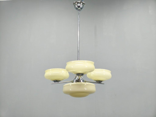 Lustre Bauhaus, Tchécoslovaquie, années 1930, suspension en verre opalin chromé