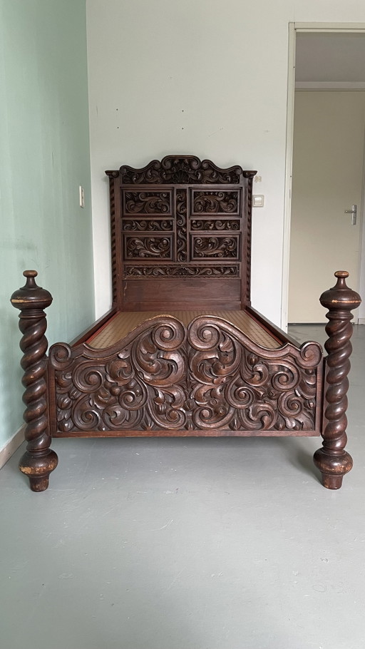 Holzgeschnitztes mexikanisches Bett 90x190 von 1920