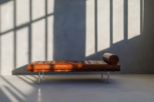 Barcelona ligbed van Mies van der Rohe voor Knoll - Cognac leer