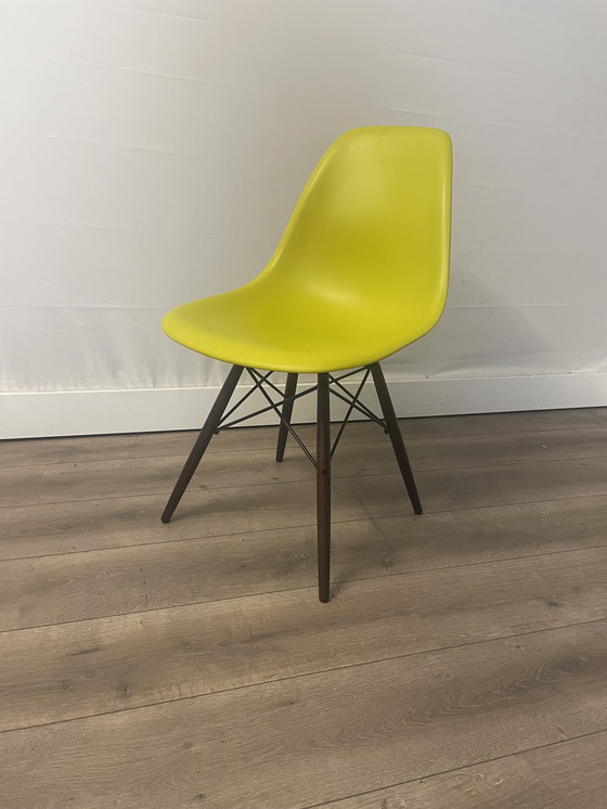 Image 1 of Vitra Eames DSW Esszimmerstuhl