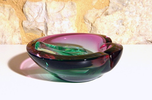Asbak met stamper van groen en fuchsia glas in de stijl van Murano Sommerso, 17x6 cm – decoratieve objecten (photo 2 of 7)