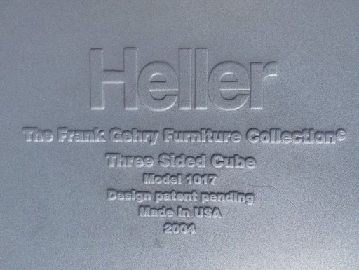 Set of 2 seating elements – Three Sides Cube (Frank Gehry)