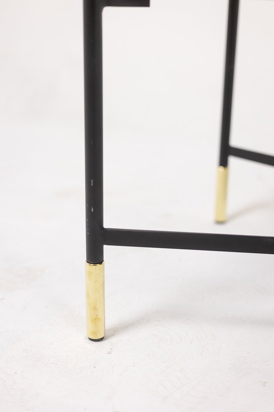 Image 1 of Paar weiße Sitzbänke aus lackiertem und vergoldetem Metall - 2000er Jahre