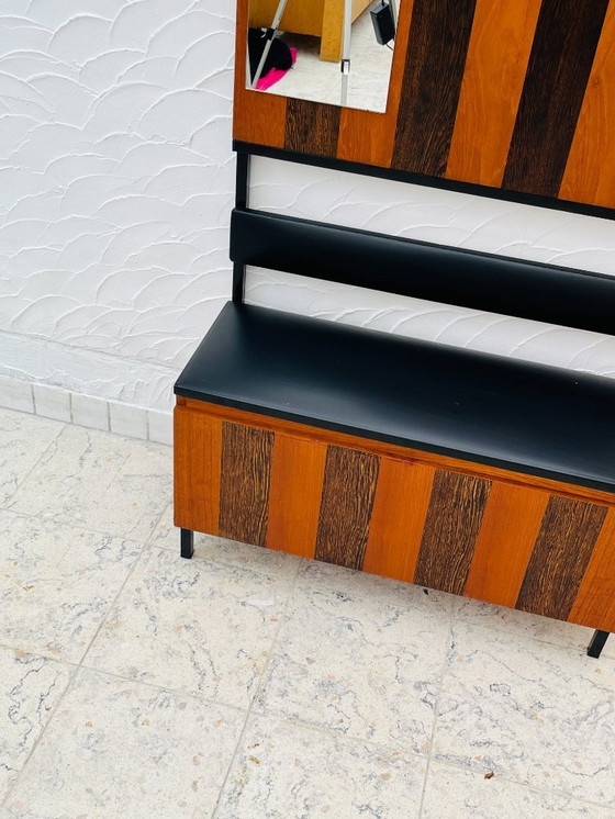 Image 1 of Vintage wandkast met opbergbankje uit de jaren 70.