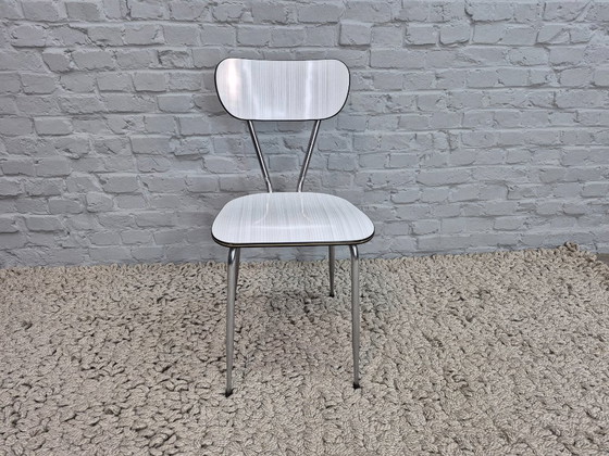 Set di 3 Sedie da Cucina Design Vintage di Brabantia, Formica Striata Bianca, Paesi Bassi, Anni '60 (photo 5 of 8)