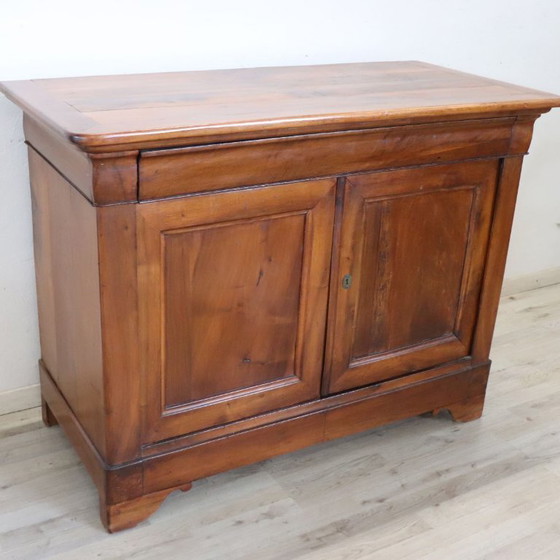 Image 1 of Antiek dressoir van massief walnotenhout, Italië, 19e eeuw.