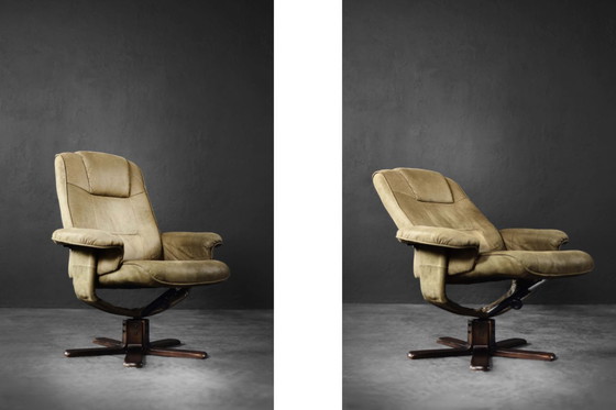 Image 1 of Chaise pivotante et ottomane marron vintage du milieu du siècle danois moderne, années 1960, lot de 2