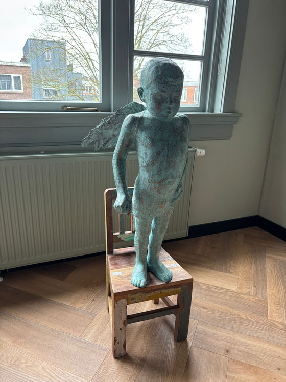 Image 1 of Babette Degraeve : Petit garçon à l'intérieur (statue en bronze)