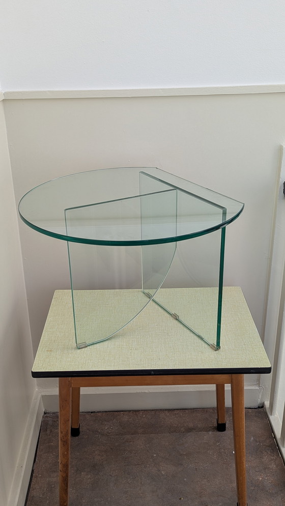 Image 1 of Mesa de centro de cristal geométrica Diseño escultural