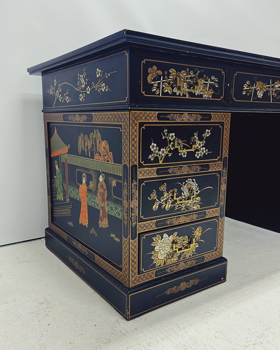 Image 1 of Vintage Chinees Bureau met Glazen Bovenblad