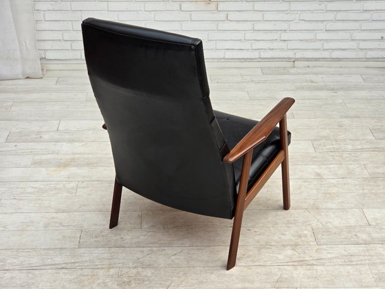 Image 1 of Deense fauteuil uit de jaren 70, zwart kunstleer, teakhout.