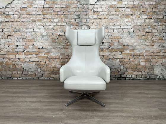 Image 1 of Vitra Grand Repos