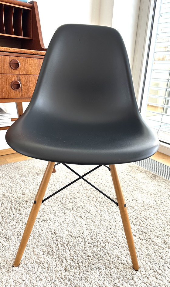 Image 1 of ORIGINAL! 4x Vitra Eames Plastic Chairs
