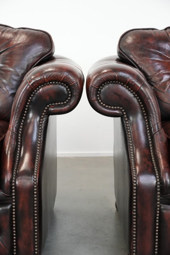 Image 1 of 2 Chesterfield-Sessel im englischen Stil mit rotem, geflammtem Rindslederbezug in gutem Zustand