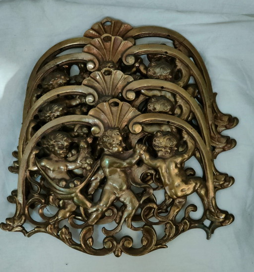 4 Figuras de bronce con querubines