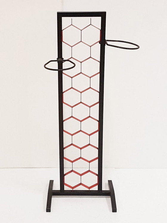 Image 1 of Vintage plantenstandaard/pottenhouder/plantenbak van zwart en rood metaal uit de jaren 60