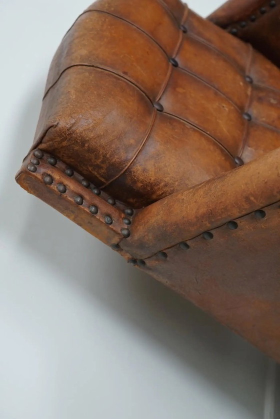 Image 1 of Antieke Franse cognackleurige leren clubfauteuil met knooprug
