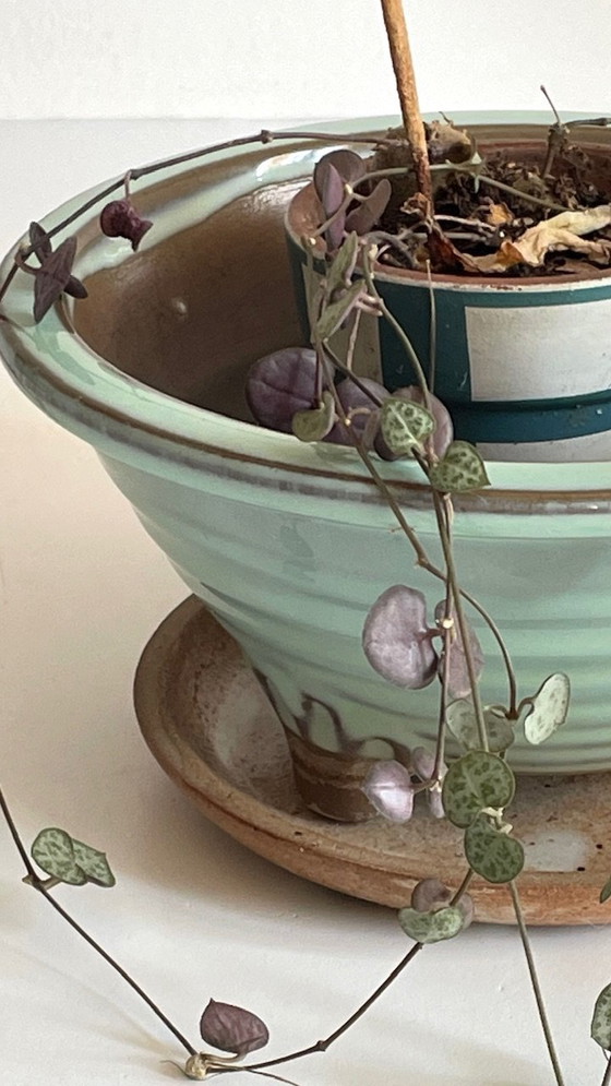 Image 1 of Vintage keramische driepoot pot en schotel