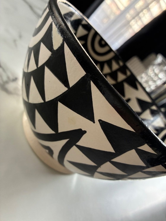 Image 1 of Zwart-witte keramische saladekom met etnisch patroon