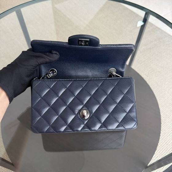 Image 1 of Borsa Chanel Caviar Mini Rectangle Classic Flap - 20 cm trapuntata blu notte, finiture in rutenio argentato, serie 21