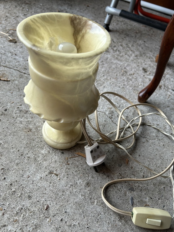 Charming Vintage Table Lamp – Marble (photo 3 of 5)
