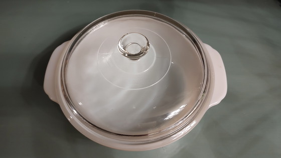 Image 1 of Plat à four Fire King Peach Lustre avec couvercle