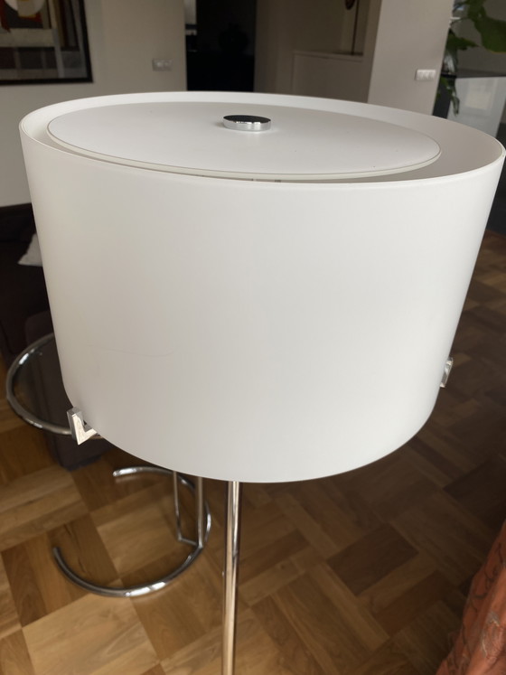 Image 1 of 2 lampadaires Pradina blancs