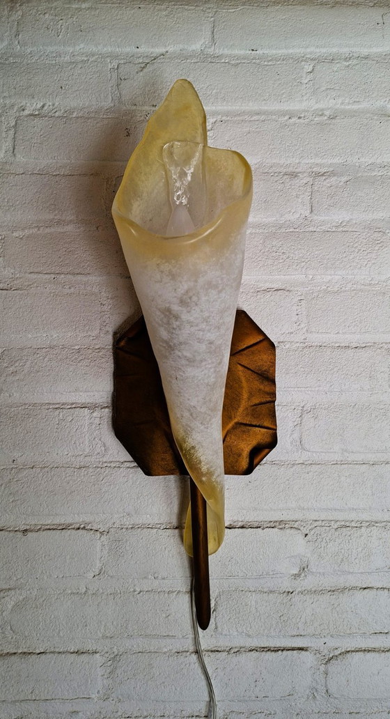 Image 1 of Sillux Designer-Wandleuchte mit bernsteinfarbenem Glas.