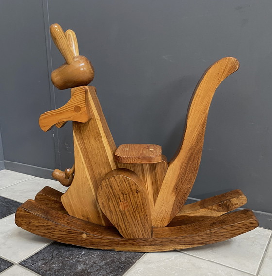 Image 1 of Holzkänguru (Schaukelpferd)