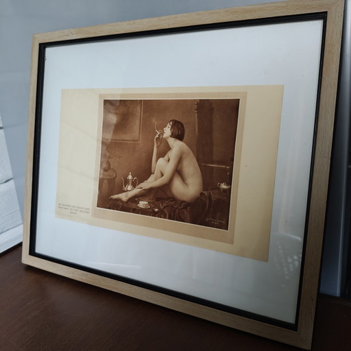 Originele Art Deco naaktfoto van J. Mandel uit Parijs – authentieke tijdschriftpagina – ingelijst – 32 × 26 cm