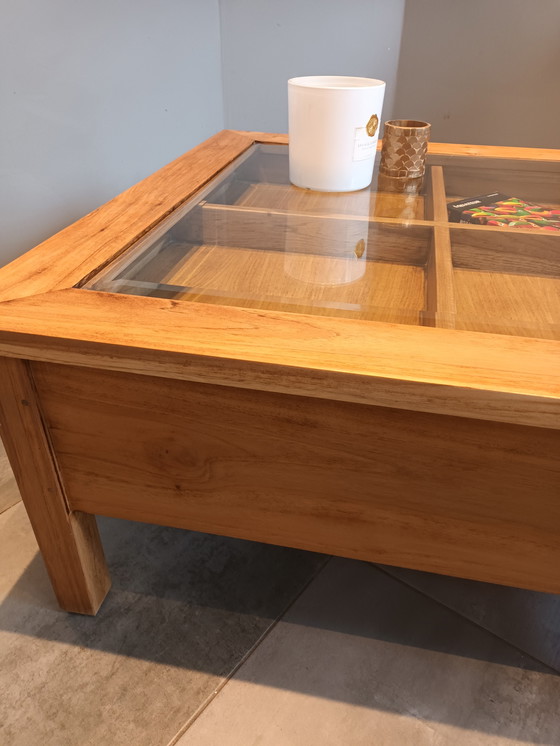 Image 1 of Wunderschöner Couchtisch aus exotischem Holz.