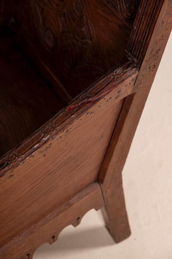 Image 1 of Eikenhouten lambriseringstoel uit het begin van de 19e eeuw