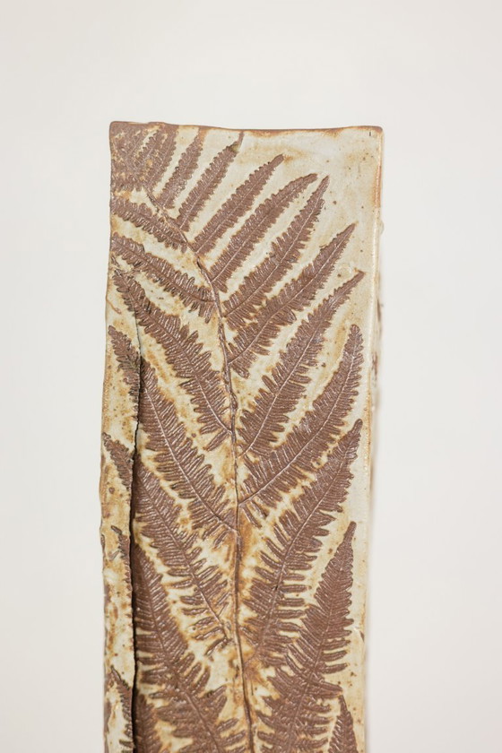 Image 1 of Vaso in gres in stile brutalista con decorazione vegetale. Anni '70.