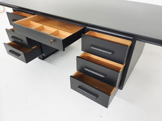 Escritorio ejecutivo de madera negra, década de 1960. – Wood (photo 7 of 21)