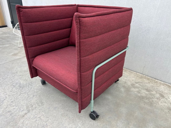Image 1 of Poltrona acustica Vitra Alcove