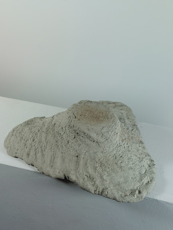 Image 1 of Coupe à fruits vintage en béton coulé, motif de feuille, pour bain d'oiseaux.