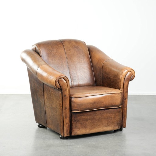 Fauteuil confortable en peau de mouton au style intemporel