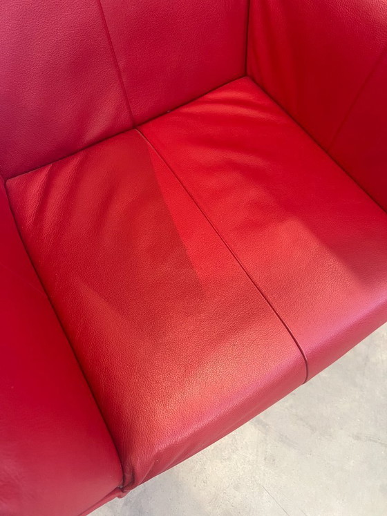 Image 1 of 4 fauteuils Montis Chaplin en cuir rouge avec roulettes pivotantes