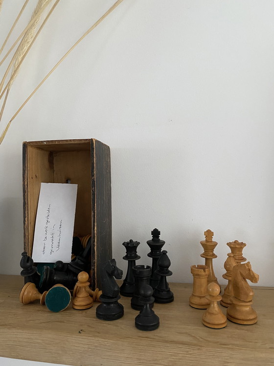 Image 1 of Piezas de ajedrez antiguas: un elemento que llama la atención.