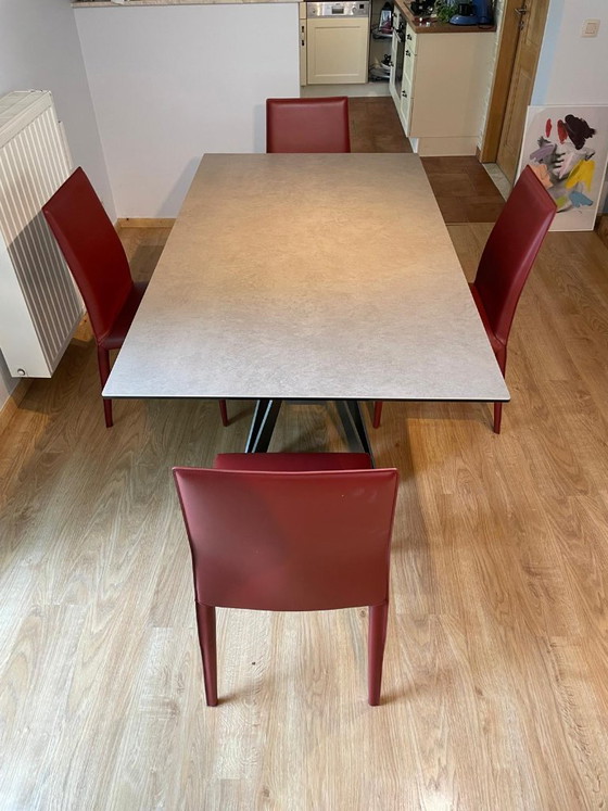 Roche Bobois Cigale – Tavolo 180 × 100 cm + 4 Sedie Sara; Design: Andrea Casati – Tavoli da pranzo, Leather (photo 2 of 11)