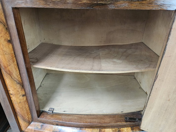 Image 1 of Toscaanse Art Deco nachtkastjes uit de jaren 1940 van wortelnotenhout.