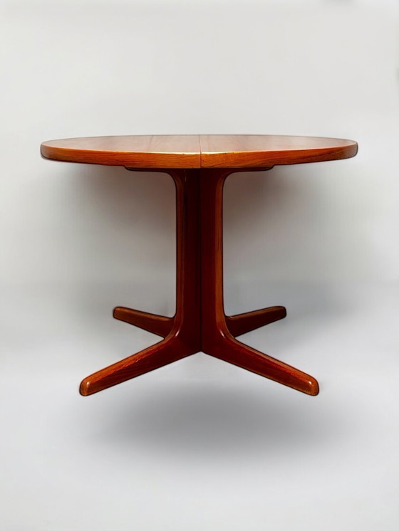 Image 1 of Extendable table