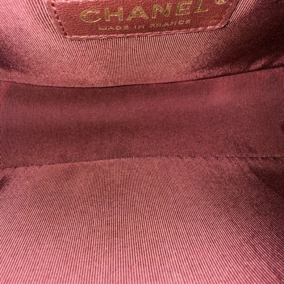 Image 1 of Chanel Boy Medium - 25 cm, cuir d'agneau matelassé bordeaux, finitions dorées, Série 22