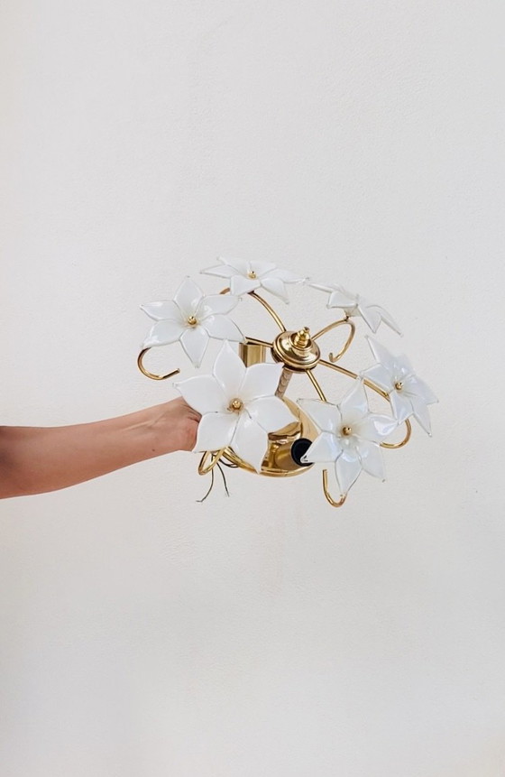 Vintage Italian Murano Floral Ceiling Light, 6 White Hand-Blown Glass Flowers, Metal (photo 6 of 8)