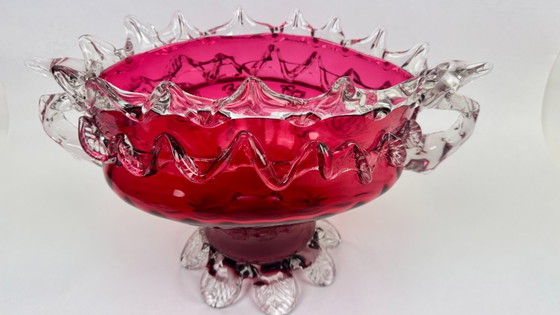 Image 1 of Grande centrotavola in vetro rosso rubino e cristallo applicato, decorato con maschere, XX secolo